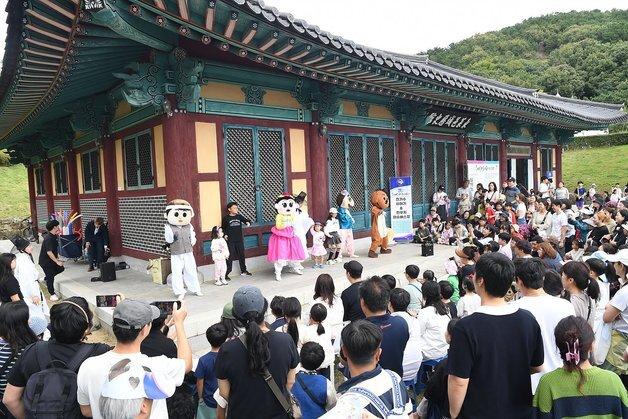 부산 지역축제, 전문가 '동래읍성', 관람객 '감천문화마을' 최고점 