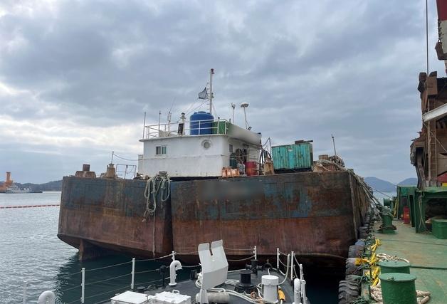 사천 삼천포 신항 내 부선서 폭발 사고…용접작업 60대 전신 화상