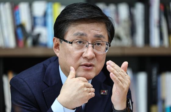 기후장관 "尹 기후댐, 초반 정밀검토 부족…필요하면 추가댐 건설"