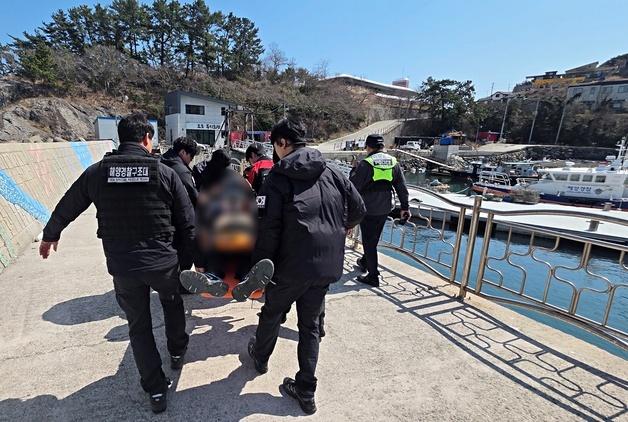 경남 남해 조도 테트라포드서 낚시객 추락…병원 이송 뒤 '사망'