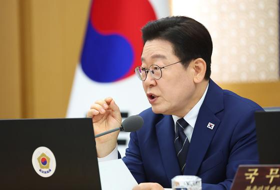 李대통령 "부마항쟁 헌법 수록 추진"…환영 속 '신중론' 제기도