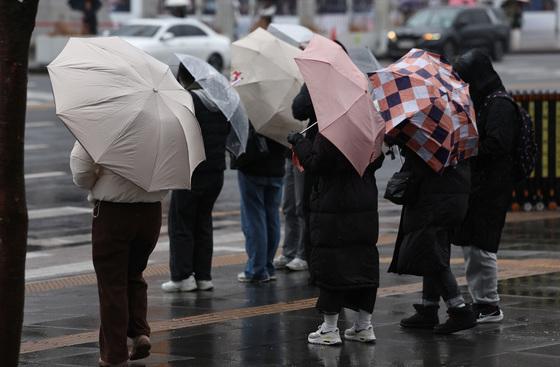 [오늘의 날씨] 부산·경남(6일, 금)…출근길 눈 또는 비 예상