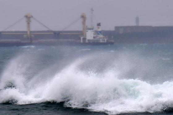 [오늘의 날씨] 부산·경남(3일, 화)…흐리고 강한 바람
