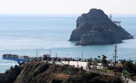 [오늘의 날씨] 부산·경남(21일, 토)…맑음, 낮 밤 기온 차 15도 이상