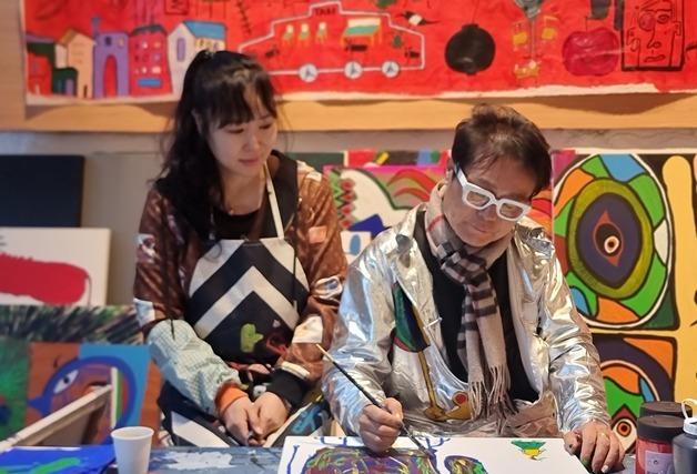 [비전공, 거장이 되다 ①] 공황장애 딛고 붓 든 '바비수' 정수연 작가