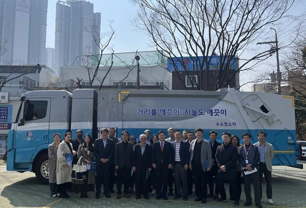 대만 타이난시 방문단, 부산 동구 수소청소차 도입 사례 견학