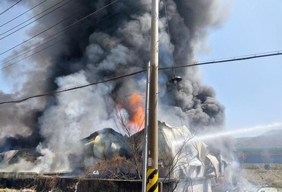 경남 하동군 그릇도매 업체 화재…6시간 반 여만에 완진