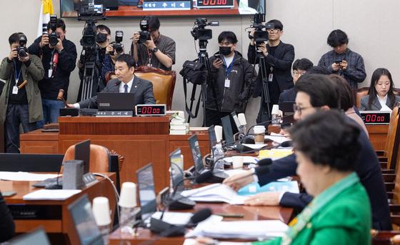 부산발전특별볍, 숙려 기간 부족으로 법사위 상정 못해