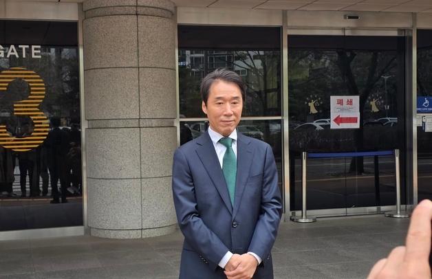 '교육자치법 위반' 최윤홍 전 부산 부교육감, 1심서 징역형 집유