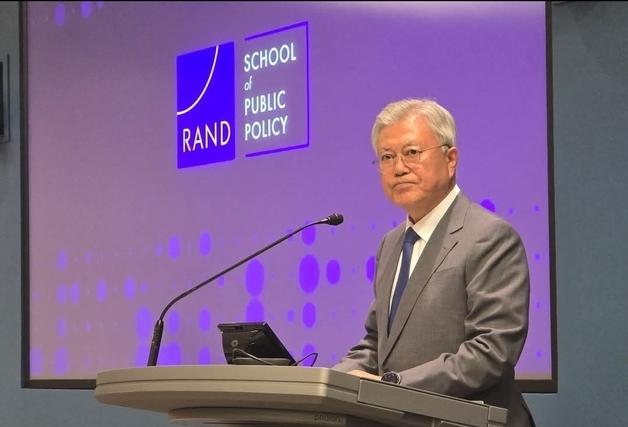 문 전 대통령 "트럼프 방중 계기 결단 기대…김정은, 李대통령 손 잡아야"