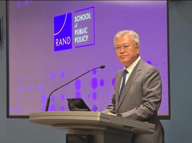 문 전 대통령 "트럼프 방중 계기 결단 기대…김정은, 李대통령 손 잡아야"