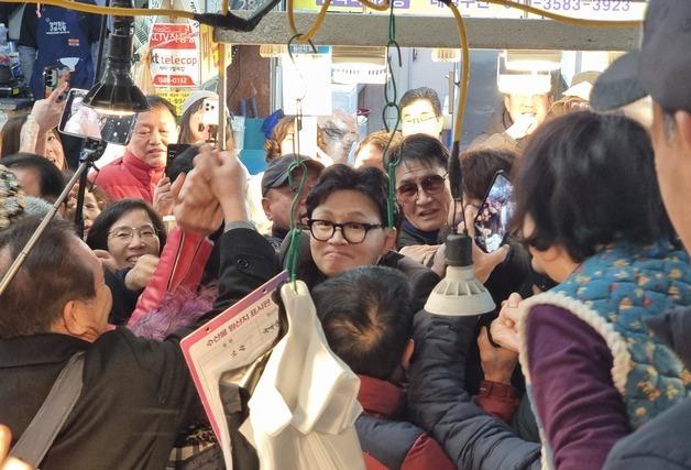 한동훈 "윤석열이어도 코스피 6000 갔다"…부산 민생 행보