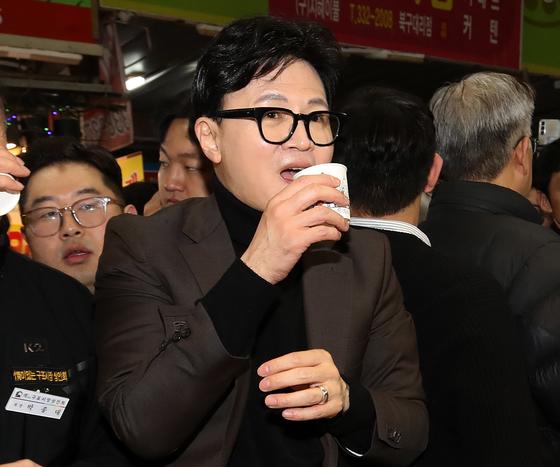 與 "한동훈, 계엄 안 했으면 尹도 주가 6000?…역대급 현실 왜곡"