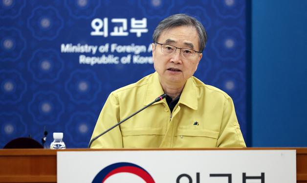 재외국민보호대책본부 회의에서 모두발언하는 조현 장관