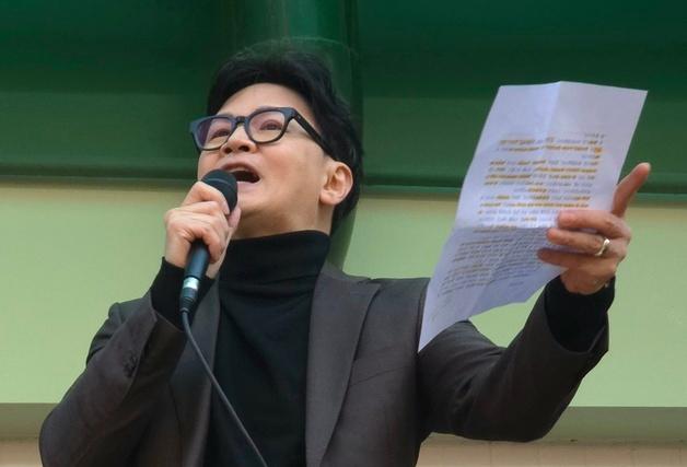 한동훈 "윤어게인과 결별해야 보수 재건…부산은 역전승 상징"