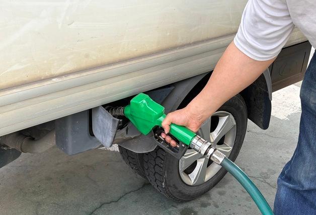 석유최고가 '동결' 첫날, 부산 휘발유 1980원대…경유도 '부담 여전'