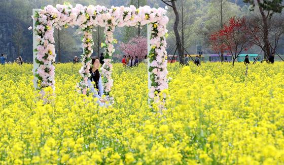 [오늘의 날씨] 부산·경남(12일, 일)…낮 최고 20~24도 '봄 날씨'