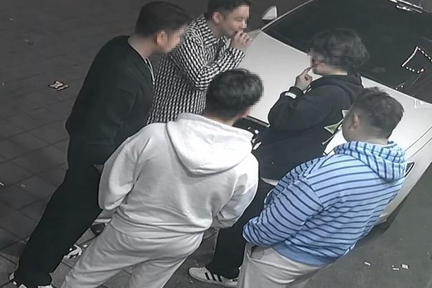 쓰러진 김창민 감독 사각지대 끌고가 밟고 찼다…"살인" 공분
