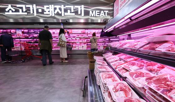한우 17%·돼지 7%·닭 14%…치솟는 축산물 가격
