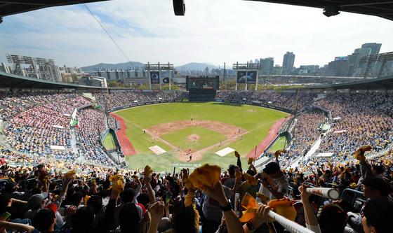 프로야구, 개막 14일 만에 100만 관중 돌파