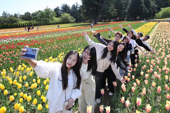 [오늘의 날씨] 부산·경남(18일, 토)…아침까지 비, 낮 최고 20~24도 '봄 날씨'