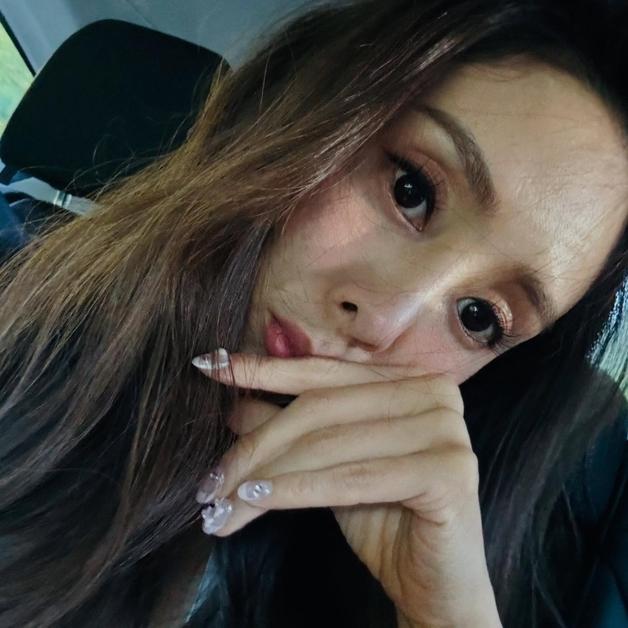 '성매매 사건' 가수 지나 결혼했나…웨딩드레스 이어 '유모차 아기' 사진 공개