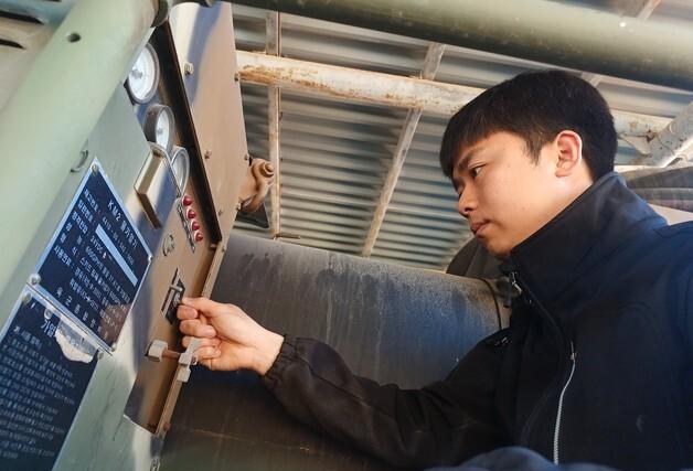 "저 사람 잡아라" 소리 듣고 달려간 군무원, 몰카범 잡았다