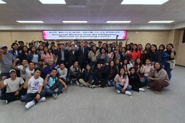 거창군 농번기 계절근로자 100명 입국…올해 1000명 배정
