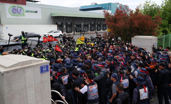진주 화물연대 집회서 차량 사고로 조합원 3명 사상…밤샘 대치 예고(종합2보)