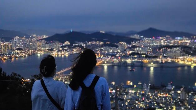 "재밌는 이야기 들으며 부산 영도 봉래산 함께 걸어요"