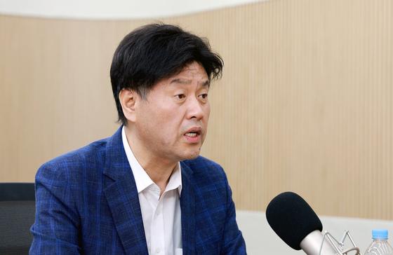 與 "김용, 공천 안하기로…하정우, 입당·공천절차 추후 진행"