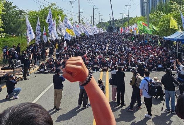 5000명 모인 화물연대 집회…사망 사고 규명·성실 교섭 촉구