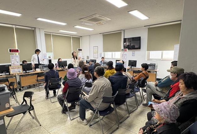 고유가 지원금 첫날 30~40명 대기 줄…경남 곳곳 '소비 숨통' 트일까