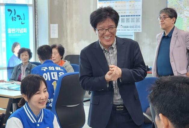 민주당 김진, 개소식 열고 본격 행보…"수영구정 바로잡겠다"