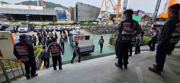 안전 지침 위반 징계 논란…한화오션 노조, 임원실 집기류 무단 반출