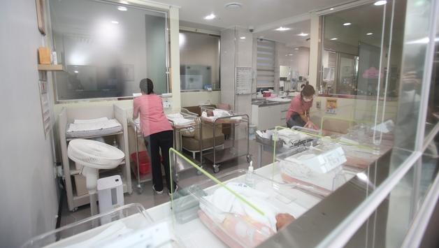 인구 10만 선 무너진 밀양…1분기 출생아 55% 늘었다