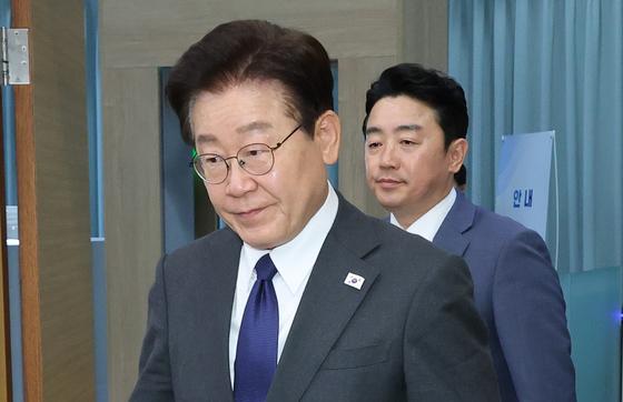 가덕도 피습사건 조력자, 현장 책임 경찰간부 등 4명 송치