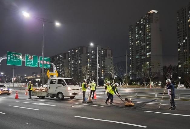 부산 수영강변 지하차도 또 지반침하…부분 통제 '복구 중'
