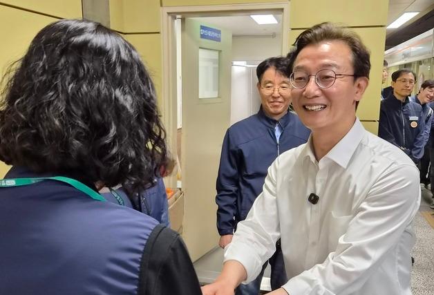 전재수, 노동절 교통공사 노조 방문…"임금 양보해 청년 일자리 만들어"