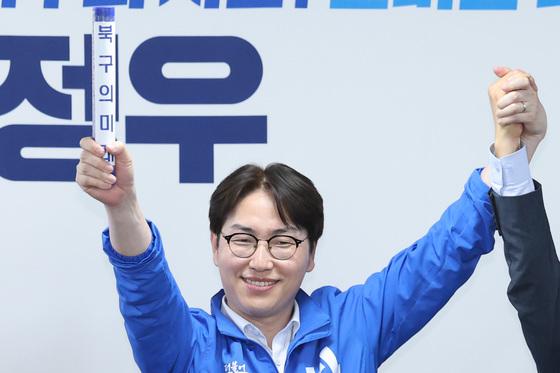 하정우, '초등생 편지' 공개 이어 아내와 구포시장 장보기(종합)