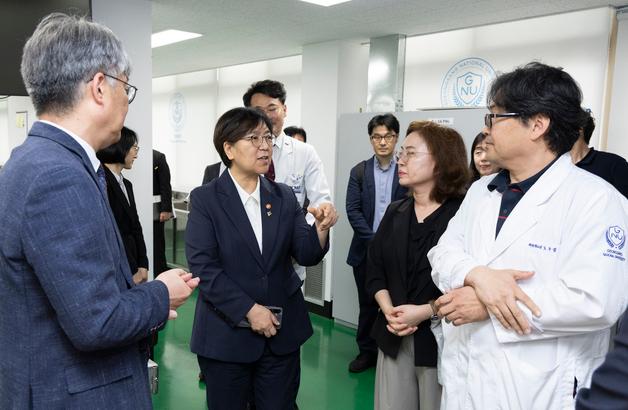정은경 "지역의사제 둘러싼 기대·우려 알아…지혜 모아 협력"(종합)