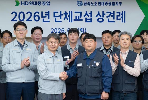 HD현대중공업 임단협 타결 '1인당 4136만원'…한화오션만 남았다
