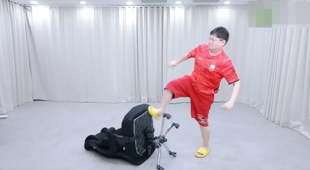 감스트 "홍명보 나가…협회가 자르면 위약금 줘야 하니 자진 사퇴하라"