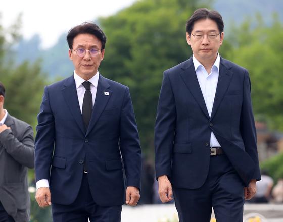 김민석, 봉하 찾아 노무현 묘역 참배…"유시민 이번에도 안 맞을 것"