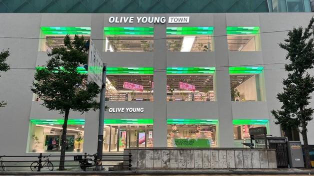 [단독]올리브영, 부산에 비수도권 최대 매장 열었다…900평 '남포타운'