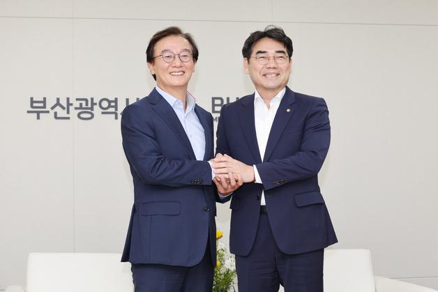 전재수 부산시장·이성권 국민의힘 부산시당위원장 첫 공식 회동