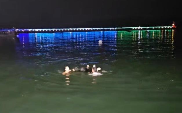 창원서 음주 측정 거부하고 도주하다 바다에 빠진 30대 구조