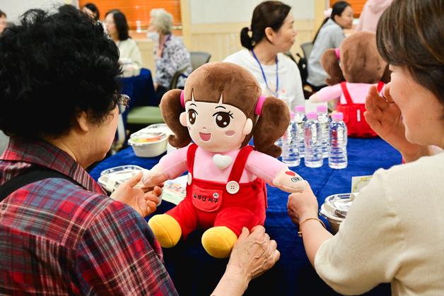 "119 불러 줘" 독거노인 외마디에 AI 돌봄 로봇이 움직였다
