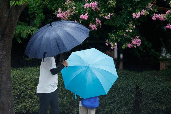 경남 일부 폭염특보 완화…함양 서북부·거창 북부 해제, 창원·밀양 주의보 하향