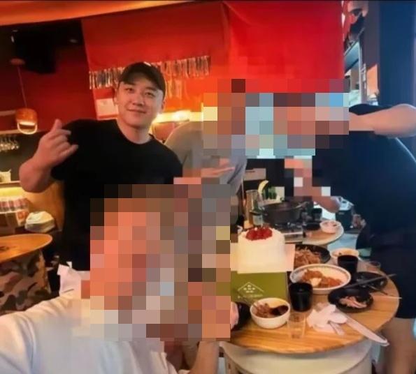 승리 "술병 들었지만 위협 안 했다…사건 당일 술자리 사진도 가짜"